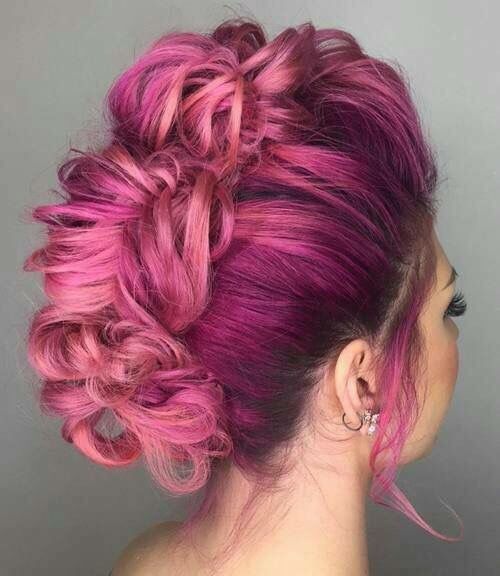 Розовые волосы: высокая причёска ракушка