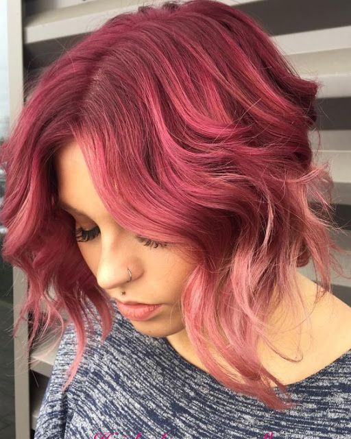 Розовые волосы: лососевый оттенок для волнистого боб-каре