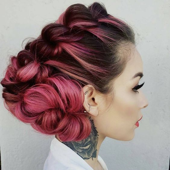 Розовые волосы: модное омбре в высокой причёске с косой