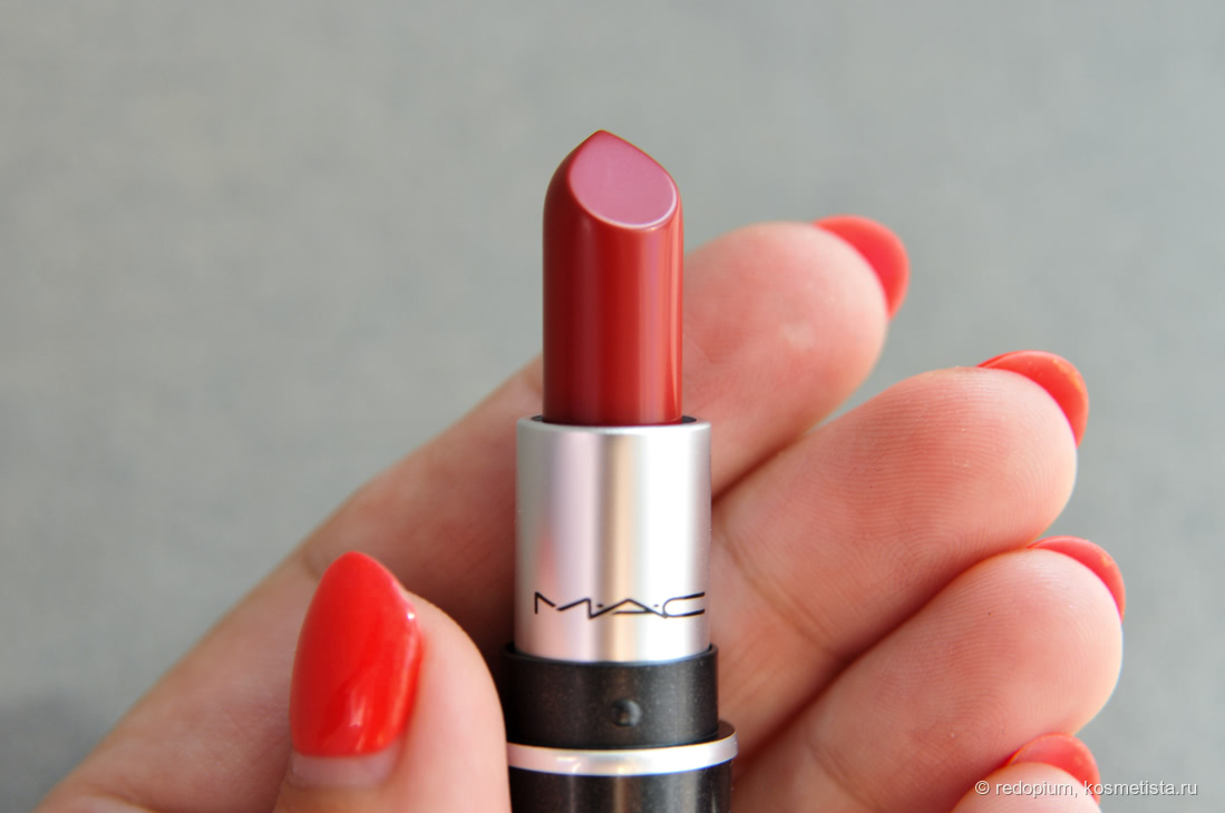 Mac russian. Mac губная помада Lipstick Matte 617. Mac Mini Lipstick 501. Помада Мак мини купить.