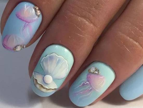 очень красивый дизайн ногтей акварелью медузы и ракушки