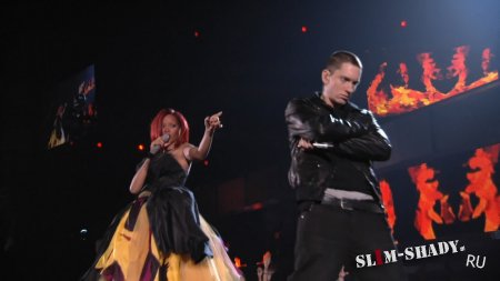 Eminem Live @Grammy 2011 HD 1080i (Feat. Dr. Dre, Rihanna & Skylar Grey)