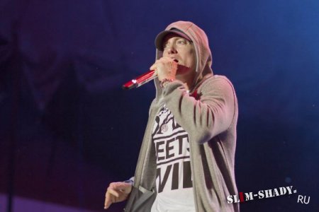 Eminem with D12 and Royce Da 5'9 live at V Festival